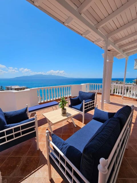 Natural landscape, View (from property/room), Balcony/Terrace, Seating area, Sea view