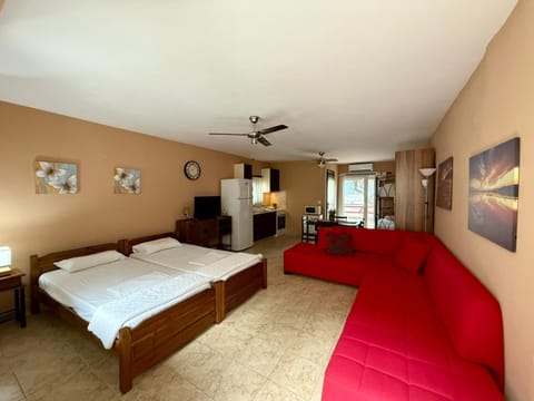 Bed, TV and multimedia, Photo of the whole room, Seating area