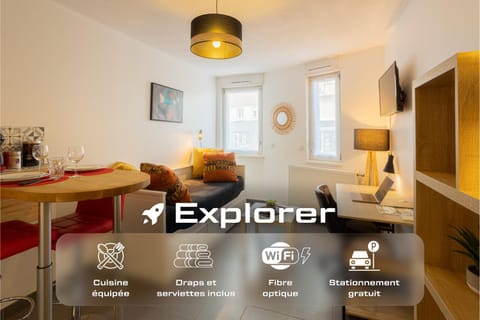 Communal lounge/ TV room, TV and multimedia, Living room, Seating area