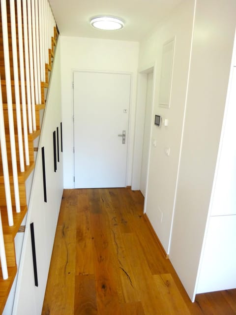 Facade/entrance, Decorative detail