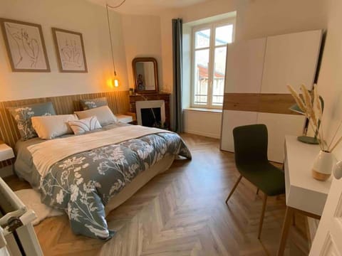 Bed, Photo of the whole room, Bedroom, wardrobe