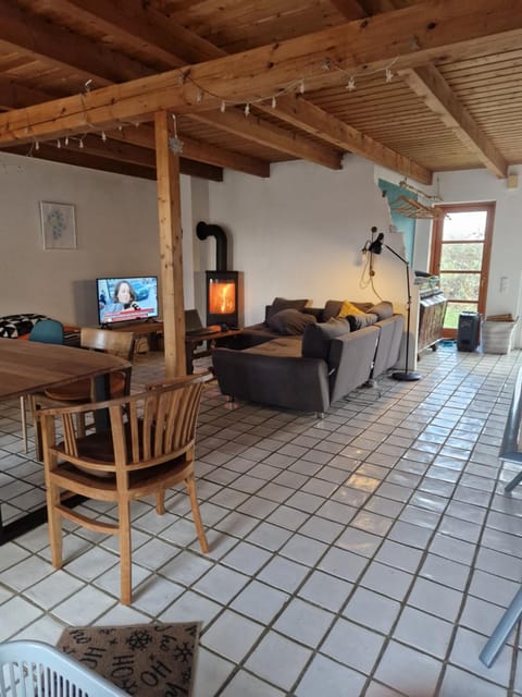 Communal lounge/ TV room, TV and multimedia, Living room, Dining area