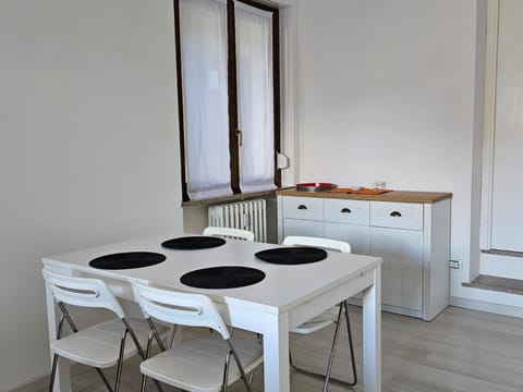 Dining area, microwave