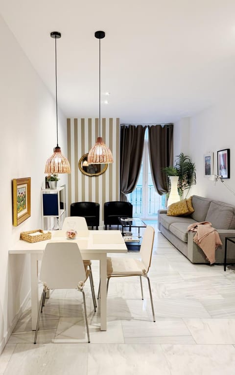 Communal lounge/ TV room, Living room, Seating area