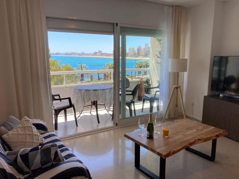 TV and multimedia, View (from property/room), Living room, Sea view