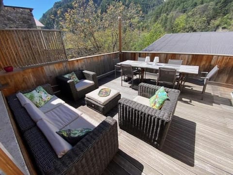 Balcony/Terrace, Mountain view