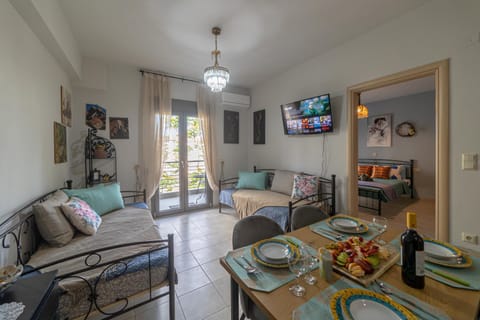 TV and multimedia, Seating area, Dining area