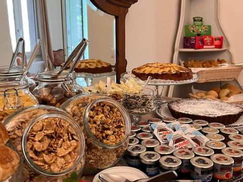 Breakfast, Continental breakfast, Buffet breakfast, Italian breakfast