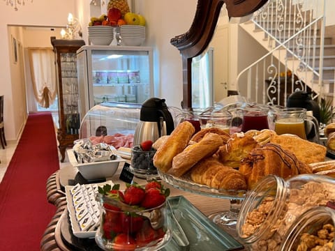 Breakfast, Continental breakfast, Buffet breakfast, Italian breakfast