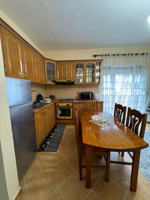 Kitchen or kitchenette, Dining area, minibar, pet friendly, toaster