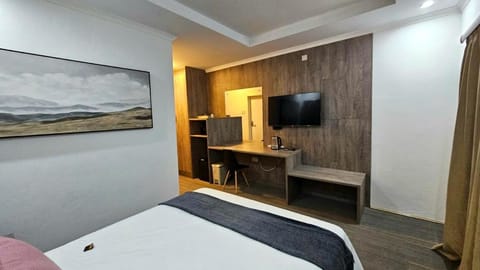 Communal lounge/ TV room, Bed, TV and multimedia, Photo of the whole room, Bedroom