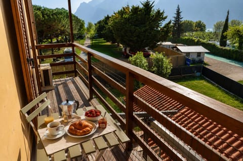 Balcony/Terrace, Garden view, Mountain view