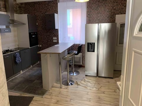 Kitchen or kitchenette, Dining area, dishwasher, minibar, pet friendly, stove