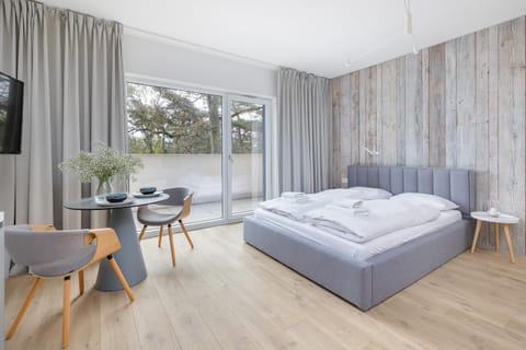 Bed, TV and multimedia, Living room, Photo of the whole room, Bedroom