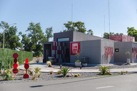 Facade/entrance