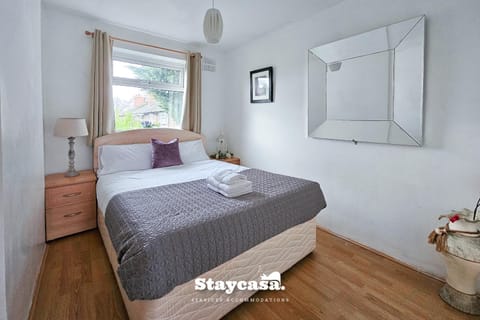 Large 6BR Manchester House Free Parking & WiFi House in Manchester