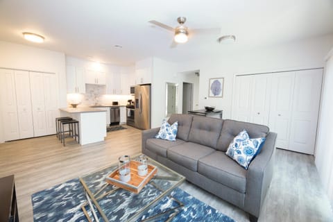 Patio, TV and multimedia, Coffee/tea facilities, Kitchen or kitchenette, Living room, Photo of the whole room, Seating area, Dining area, dishwasher, fireplace, internet, minibar, oven, pet friendly, stove, washing machine, dryer, air conditioner