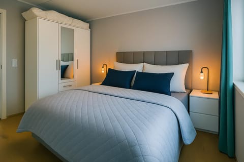 Bed, Bedroom, bidet, wardrobe