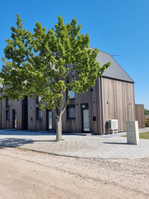 Property building, Day