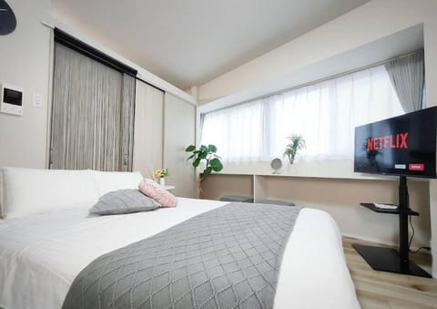 Bed, TV and multimedia, Living room
