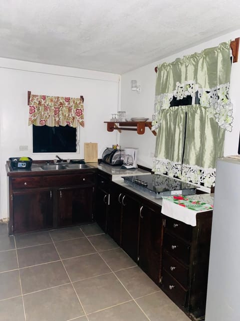 Aly’s Valley Cabin Cabin in Stann Creek District