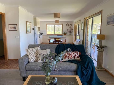 Living room, Seating area, Dining area, kitchen