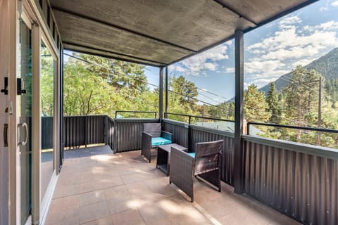 Patio, Spring, Day, Natural landscape, View (from property/room), Balcony/Terrace, Seating area, Mountain view