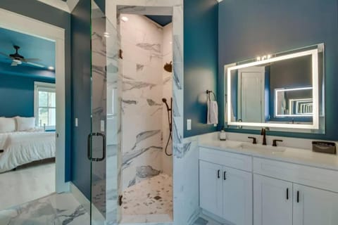 Bathroom, Bath, towels