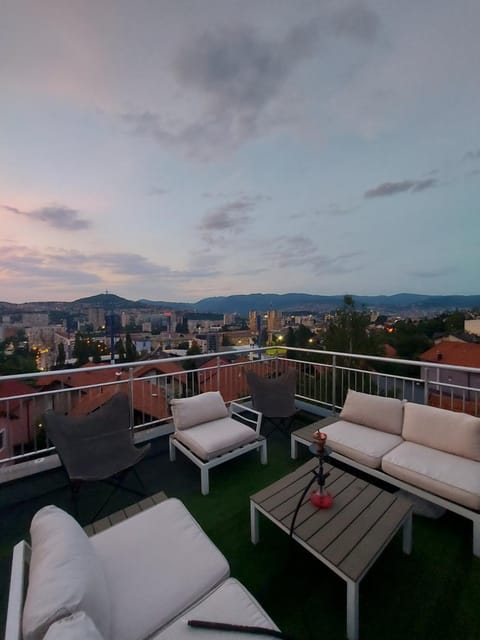 View (from property/room), Balcony/Terrace, Seating area, Mountain view