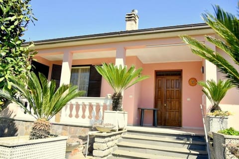 Property building, Patio, Facade/entrance