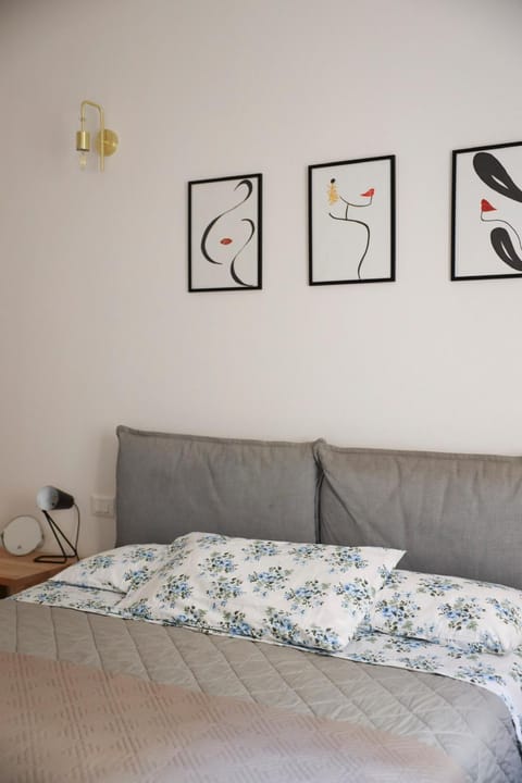 Urban corner house Apartment in Bologna