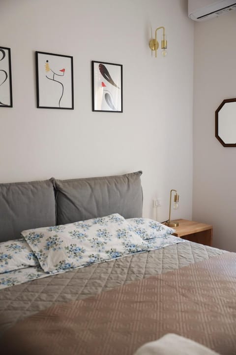 Urban corner house Apartment in Bologna