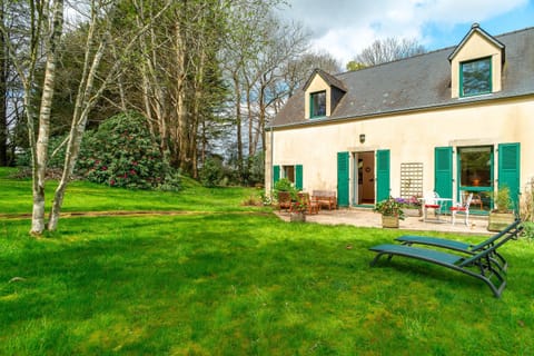 Property building, Garden, sunbed