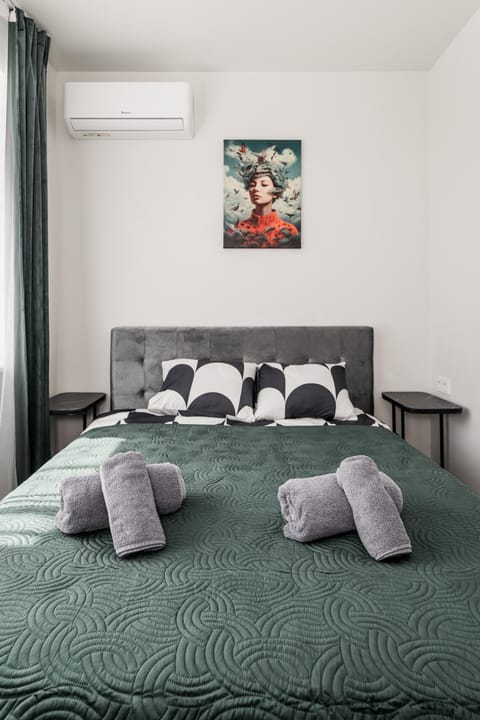 Bedroom, air conditioner