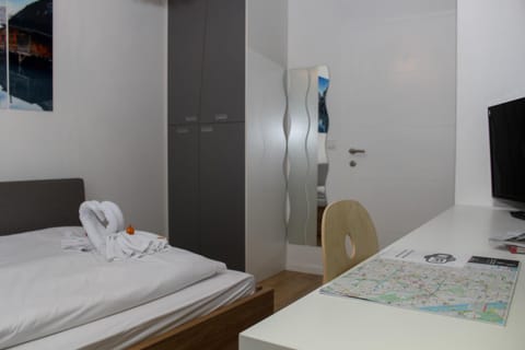 Bed, Photo of the whole room, Bedroom, hair dresser