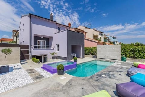 Property building, Patio, Pool view, Swimming pool, sunbed