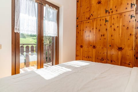 Bed, View (from property/room), Balcony/Terrace, Photo of the whole room, Bedroom