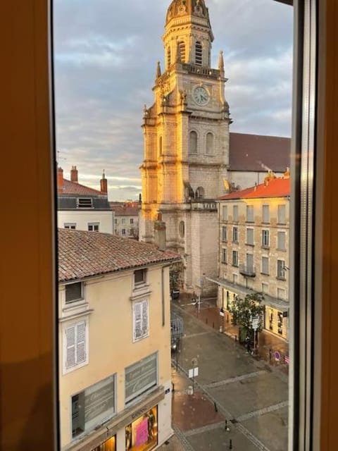 T3 en duplex hyper centre de Bourg en Bresse Apartment in Bourgogne-Franche-Comté