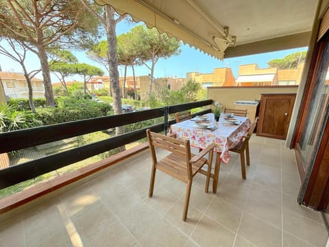View (from property/room), Balcony/Terrace, Seating area, Dining area