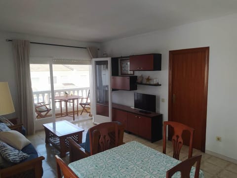 Communal lounge/ TV room, Dining area