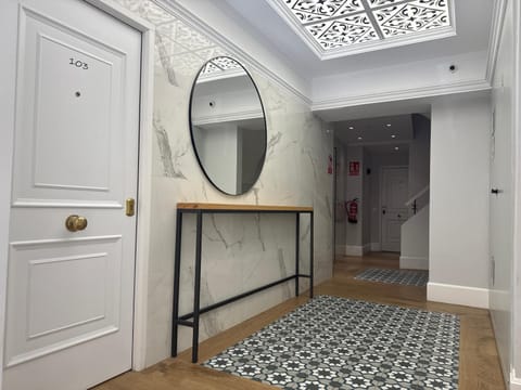 Gran Ritz grupos y familias Terraza y parking Apartamento 10-14 Apartment in Malaga