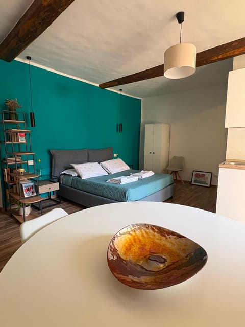 Bed, Photo of the whole room, Seating area, Bedroom