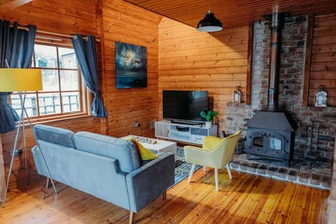 TV and multimedia, Living room, Seating area, Evening entertainment