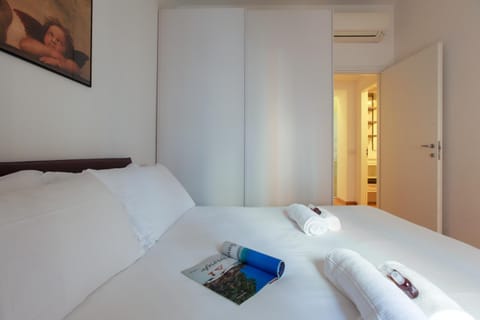 Bed, Photo of the whole room, Bedroom, towels, wardrobe, air conditioner