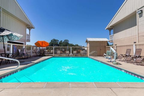 On site, Pool view, Swimming pool