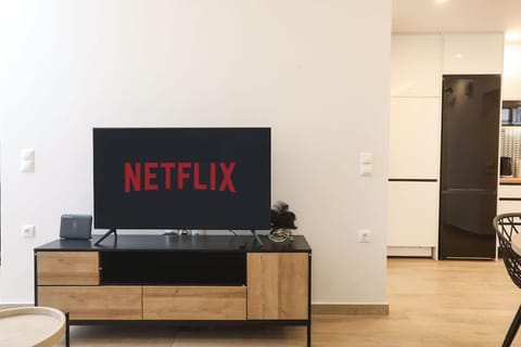 Communal lounge/ TV room, TV and multimedia, Living room, Seating area, Evening entertainment