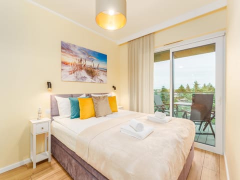 Photo of the whole room, Bedroom, towels