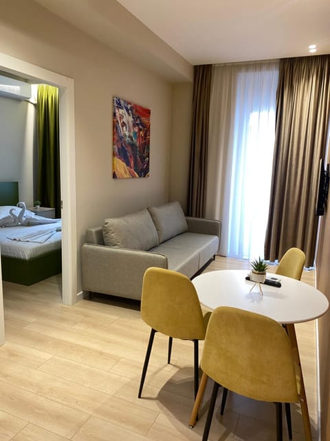 Bed, Living room, Photo of the whole room, Dining area, Bedroom