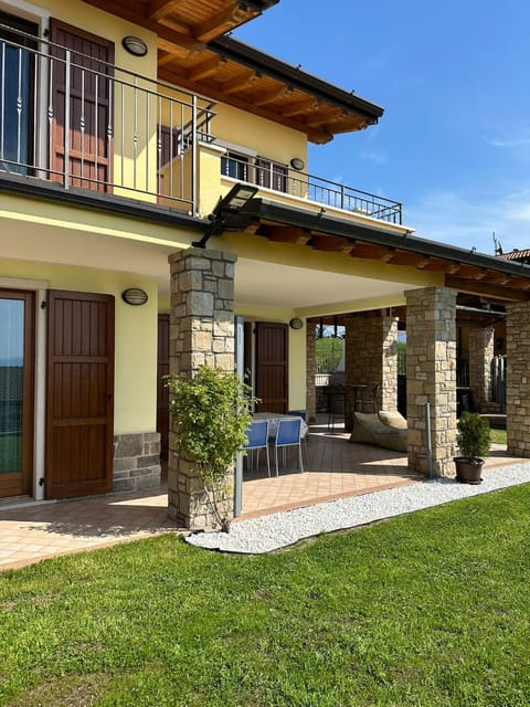 Property building, Patio, Garden, Garden, Balcony/Terrace