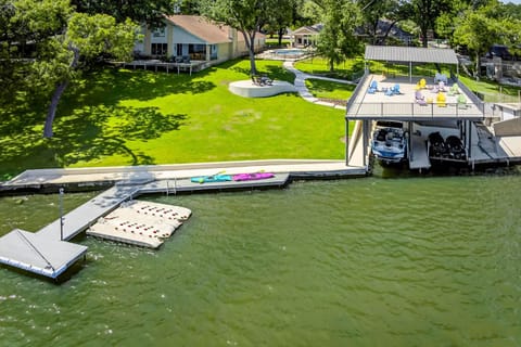 Bluebonnet Retreat Haven House in Kingsland